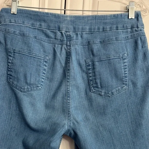 Womens Size XL Pull-On Elastic Waist Medium Wash Denim Bermuda Shorts by VENUS - Picture 7 of 8